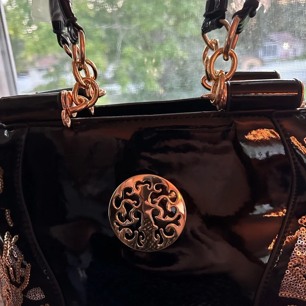 Beautiful NWOT black patent leather handbag with sequin flowers - Picture 9 of 13